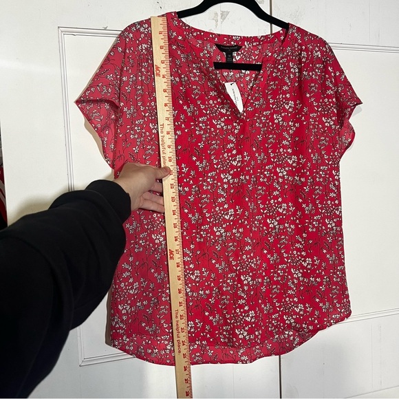 NWT Banana Republic Floral Blouse Size Medium Red Summer Office Lightweight - Picture 5 of 6